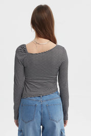 Polera asimétrica de rayas negras con escote cuadrado manga larga diseño ajustado sin estampa lisa