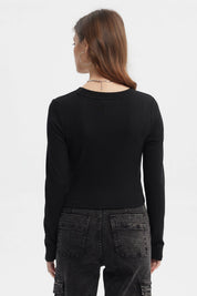 Polera negra de mujer con recogido lateral sin estampa lisa y manga larga ajuste moderno y casual