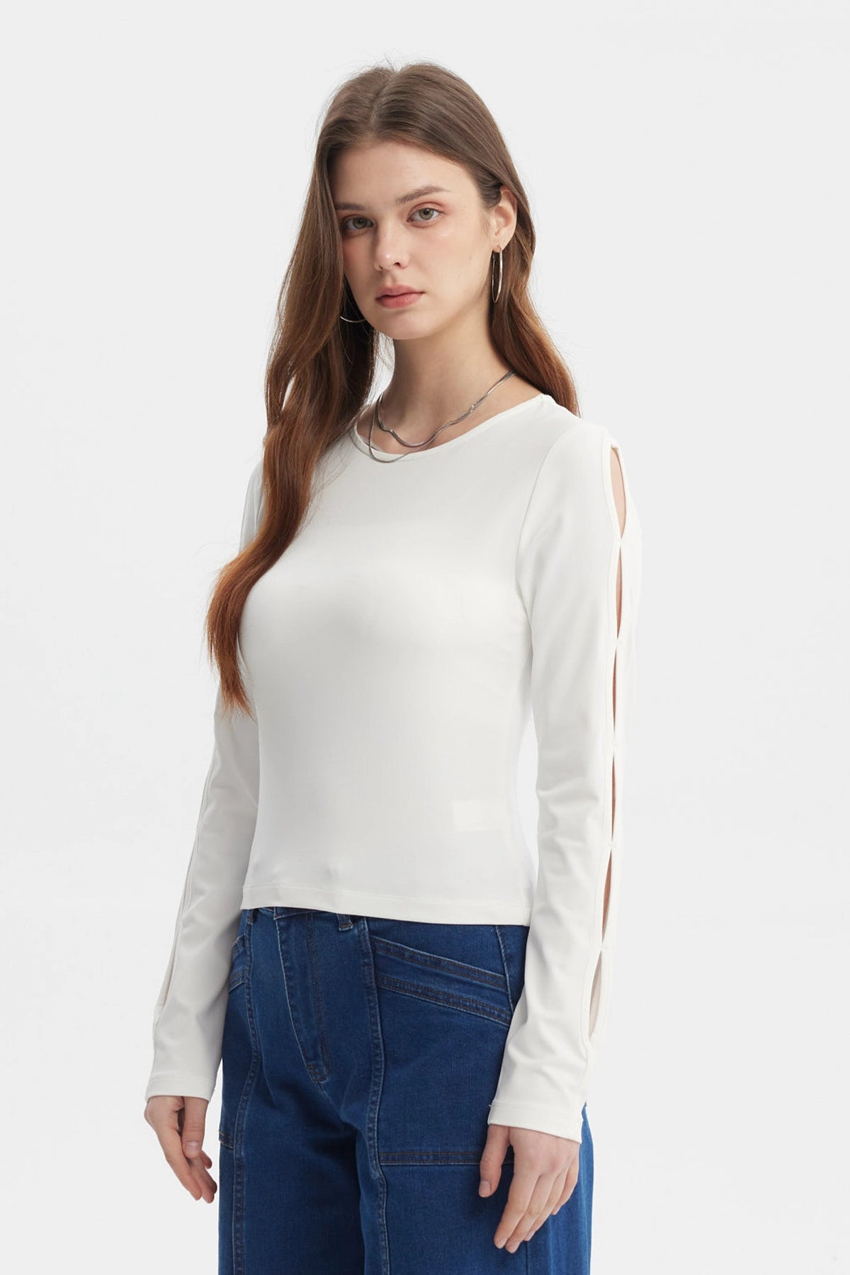 Polera mujer crudo de mangas largas caladas sin estampa diseño liso elegante y moderno