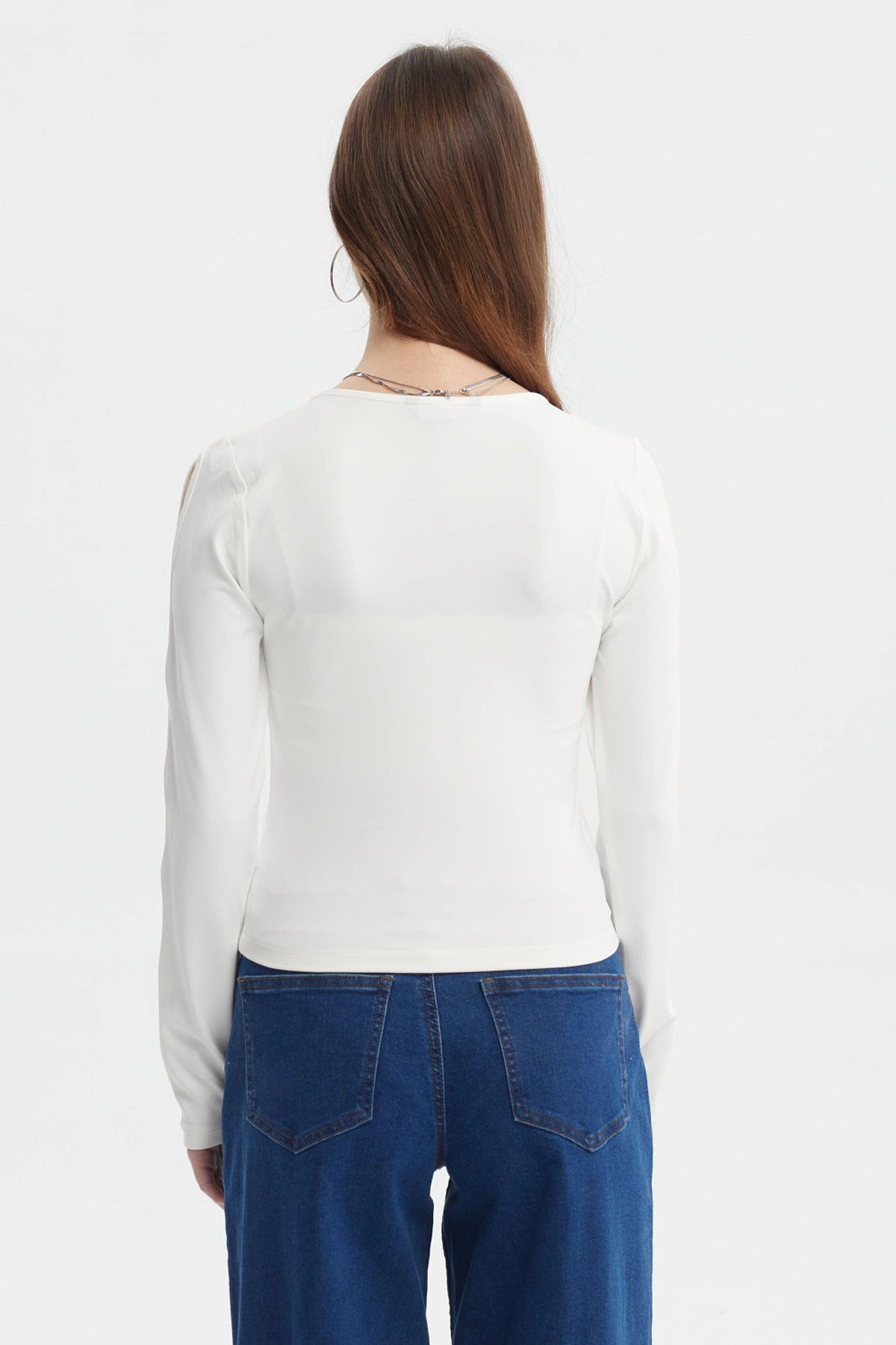 Polera mujer crudo de mangas largas caladas sin estampa diseño liso elegante y moderno