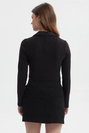 Polera negra mujer manga larga con cuello en V y botones en el frente diseño liso ideal para cualquier ocasión