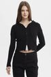 Sweater negro para mujer con capucha y cierre frontal prenda lisa ajuste ceñido ideal para estilo casual juvenil