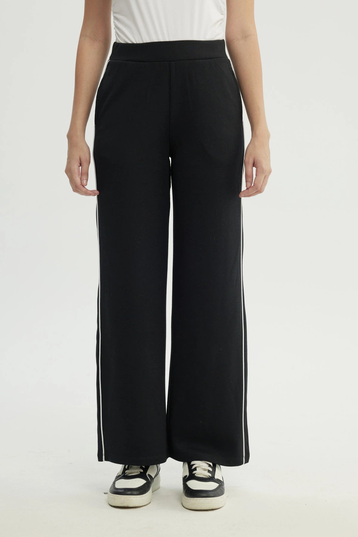 Pantalón Buzo Mujer Calce Recto Negro