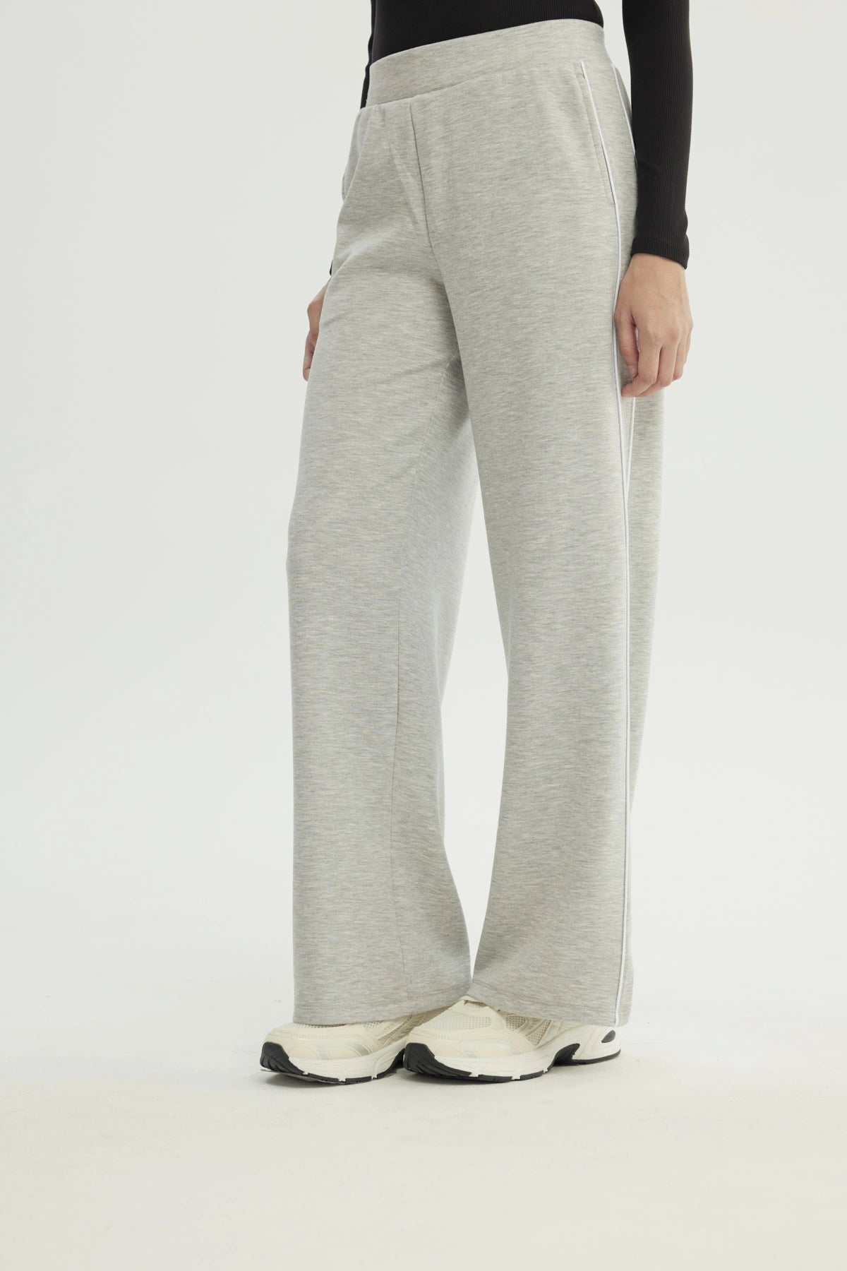 Pantalón Buzo Mujer Calce Recto Gris Melange