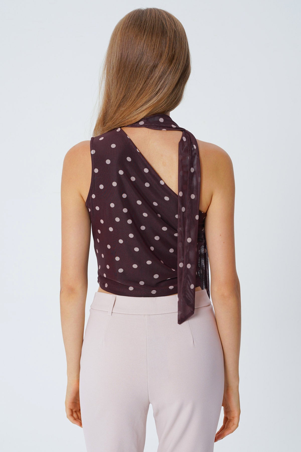 Polera Tight Sin Mangas Cuello Halter Mujer Café