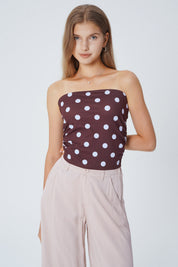 Polera Tight Sin Mangas Hombre Descubierto Mujer Café