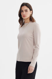 Polera mujer rib lisa beige manga larga cuello redondo sin estampa ideal para looks casuales y elegantes