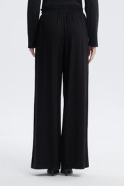 Pantalón negro de mujer con lazo en la cintura de estilo fluido sin estampa visible