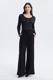 Pantalón negro de mujer con lazo en la cintura de estilo fluido sin estampa visible