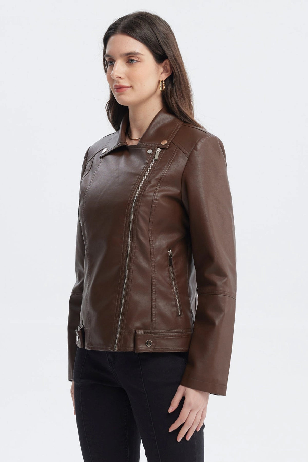 Chaqueta mujer chocolate con cuello camisero y cremallera diagonal lisa elegante
