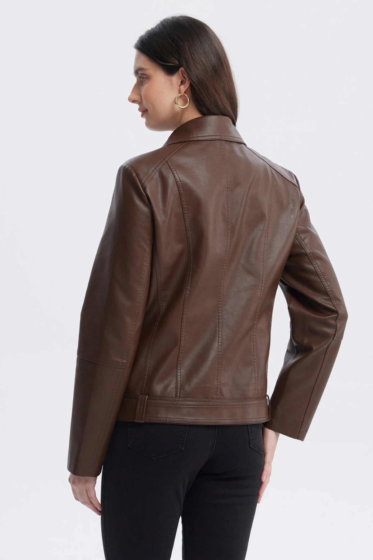 Chaqueta mujer chocolate con cuello camisero y cremallera diagonal lisa elegante