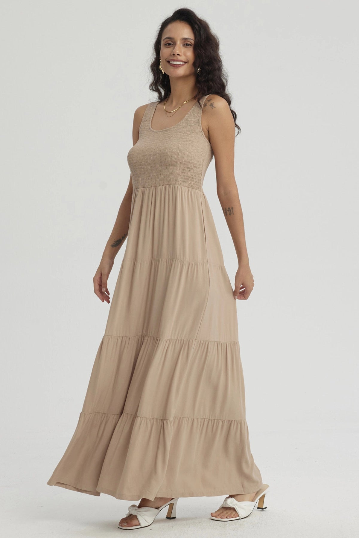 Vestido Mujer Largo En Capas Aplicación Panal Beige