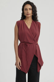 Blusa mujer vino sin mangas con cuello camisero y diseño cruzado liso estilo elegante