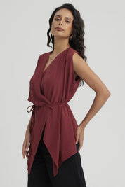 Blusa mujer vino sin mangas con cuello camisero y diseño cruzado liso estilo elegante