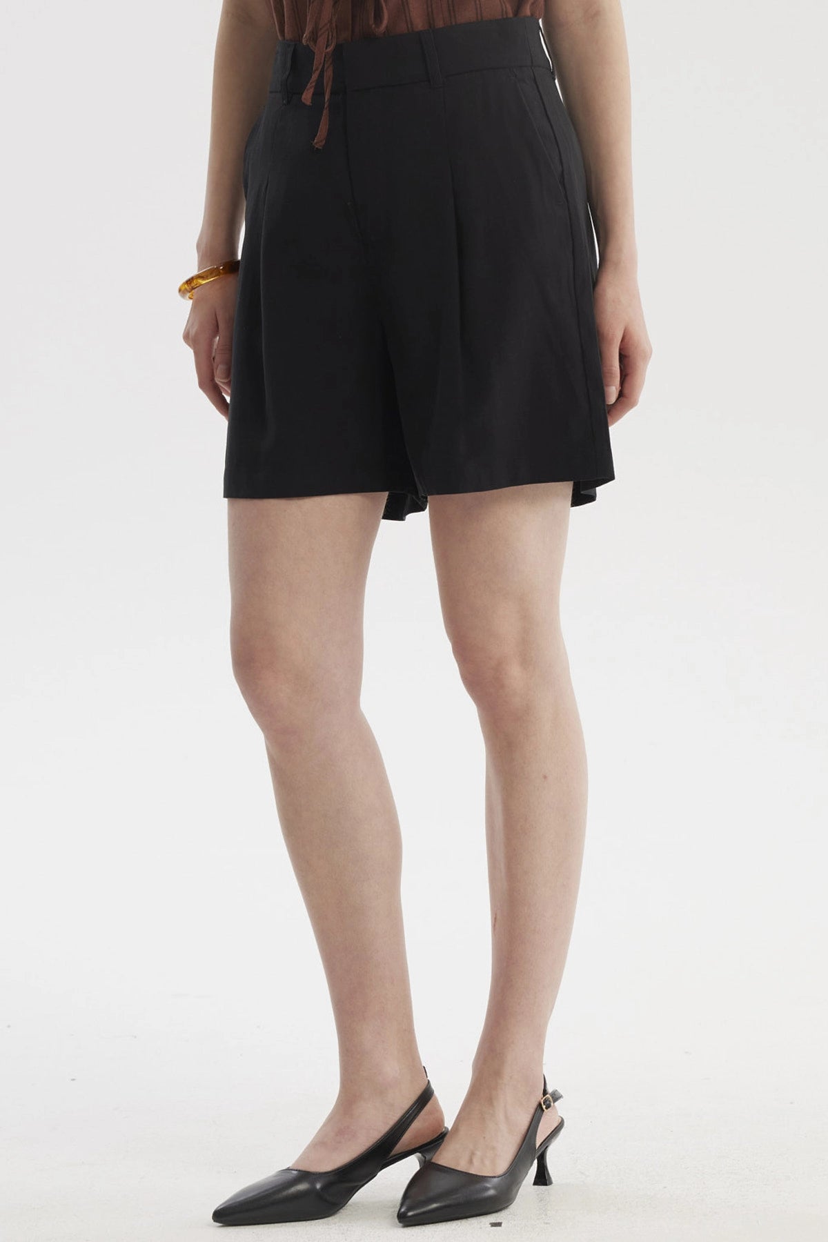 Short Mujer Sastrero Viscosa Pinzas Delanteras Negro