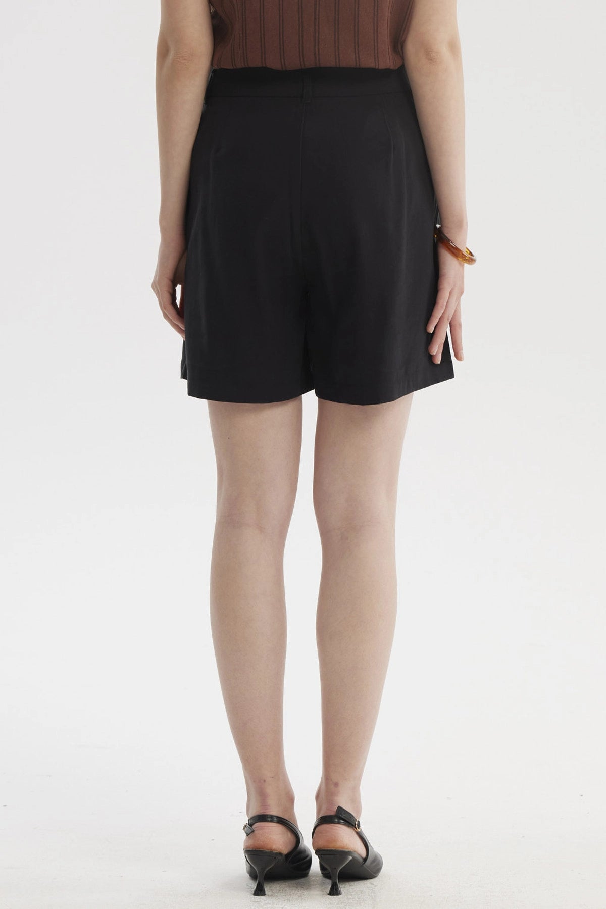 Short Mujer Sastrero Viscosa Pinzas Delanteras Negro