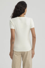 Polera mujer básica lisa crema de manga corta sin estampa ideal para combinar con cualquier look casual