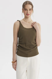 Polera de tirante trenzado verde olivo para mujer sin estampa lisa y textura suave ideal para días cálidos