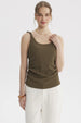 Polera de tirante trenzado verde olivo para mujer sin estampa lisa y textura suave ideal para días cálidos