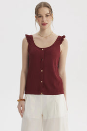 Polera sin mangas color vino con botones dorados y detalles de vuelo en los hombros lisa elegante y moderna