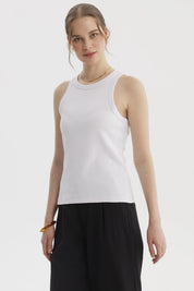 Polera peto mujer blanco básico sin estampa corte ajustado y cuello redondo diseño liso ideal para el día a día