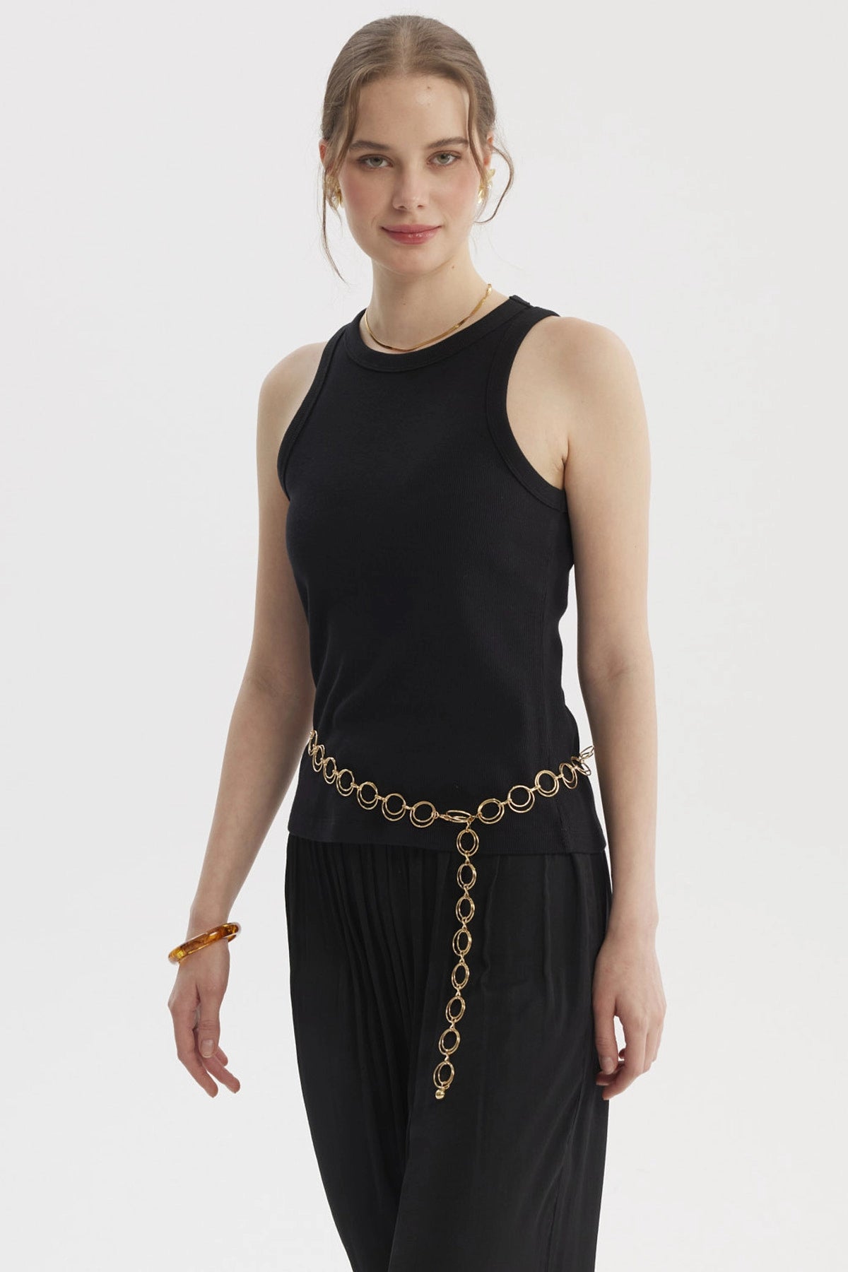 Polera peto negro sin mangas lisa corte ajustado tejido rib liso