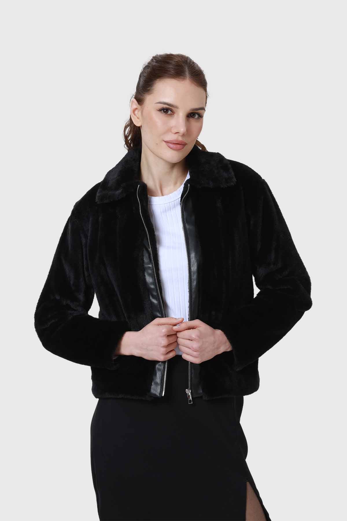 Polar Mujer Con Cierre Aplicación Efecto Cuero Negro