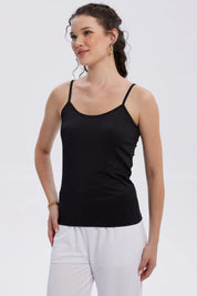 Peto de mujer negro con tirantes finos y diseño liso