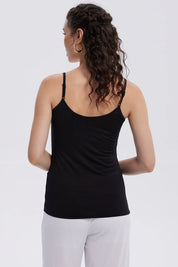 Peto de mujer negro con tirantes finos y diseño liso