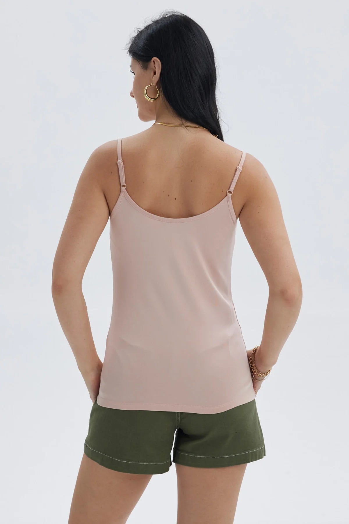 Peto de mujer palo rosa con tirantes delgados y diseño liso