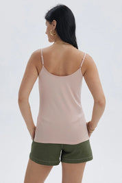 Peto de mujer palo rosa con tirantes delgados y diseño liso