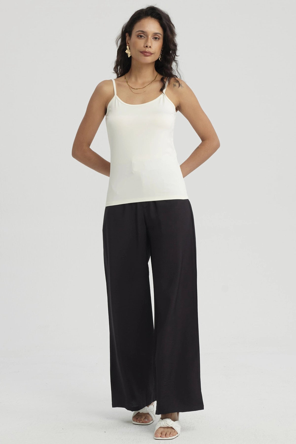 Peto Mujer Pabilo Básico Liso Crema