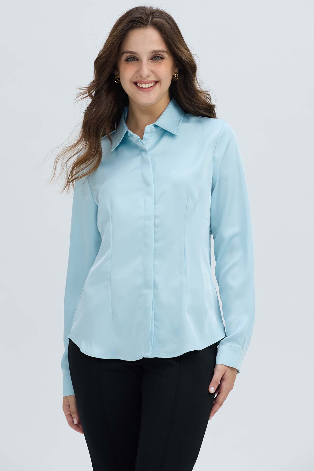Blusa Mujer Satinada Abotonada Celeste