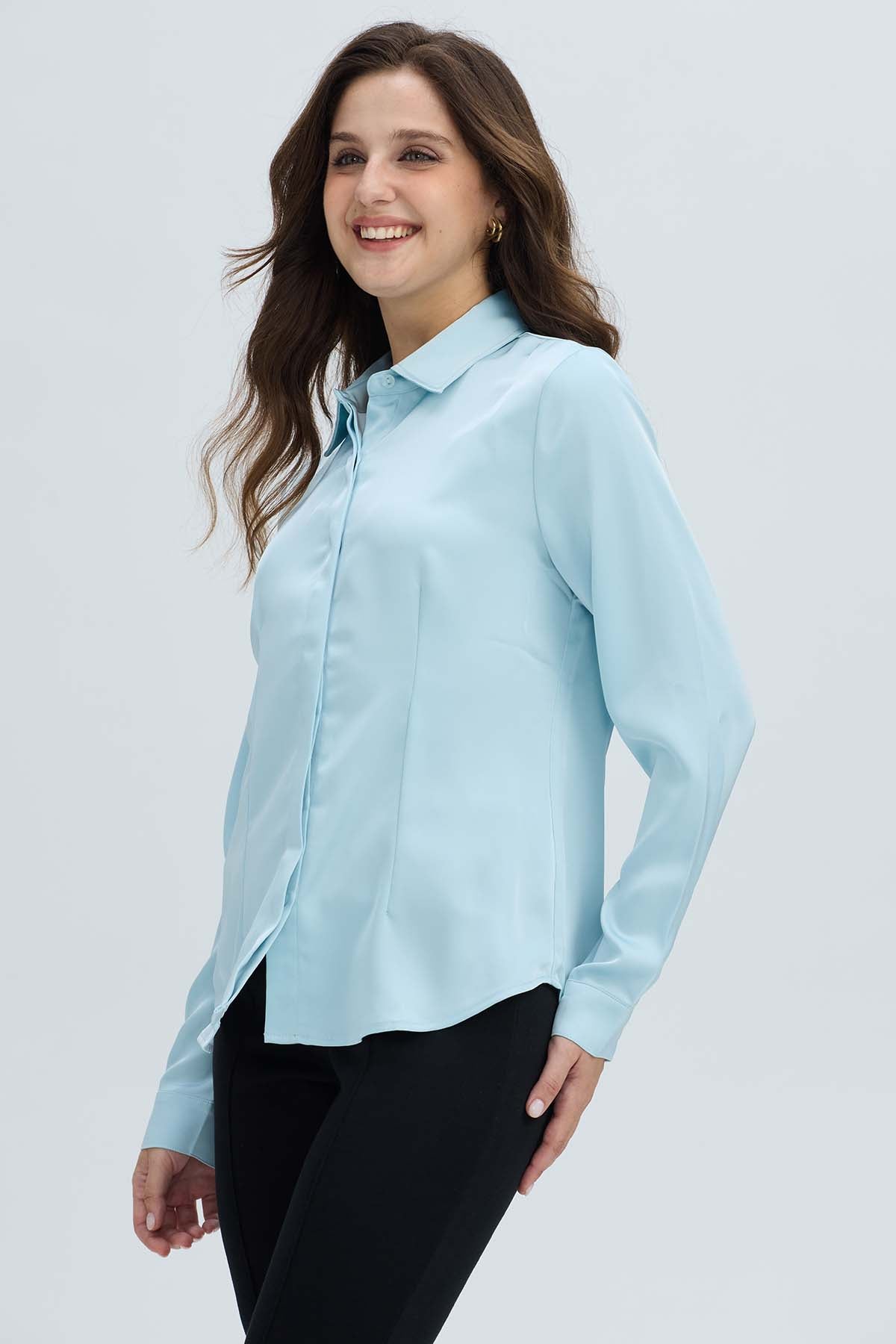 Blusa Mujer Satinada Abotonada Celeste