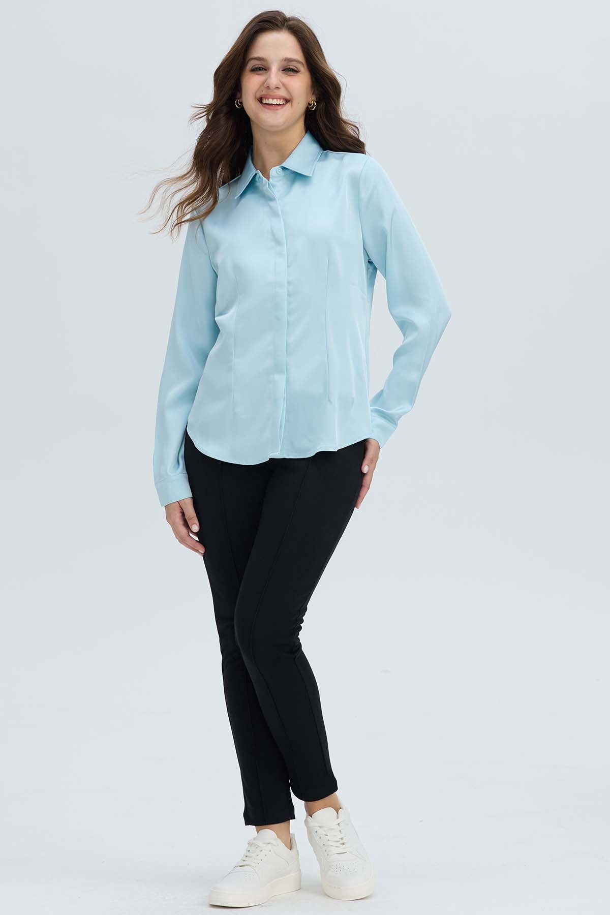 Blusa Mujer Satinada Abotonada Celeste