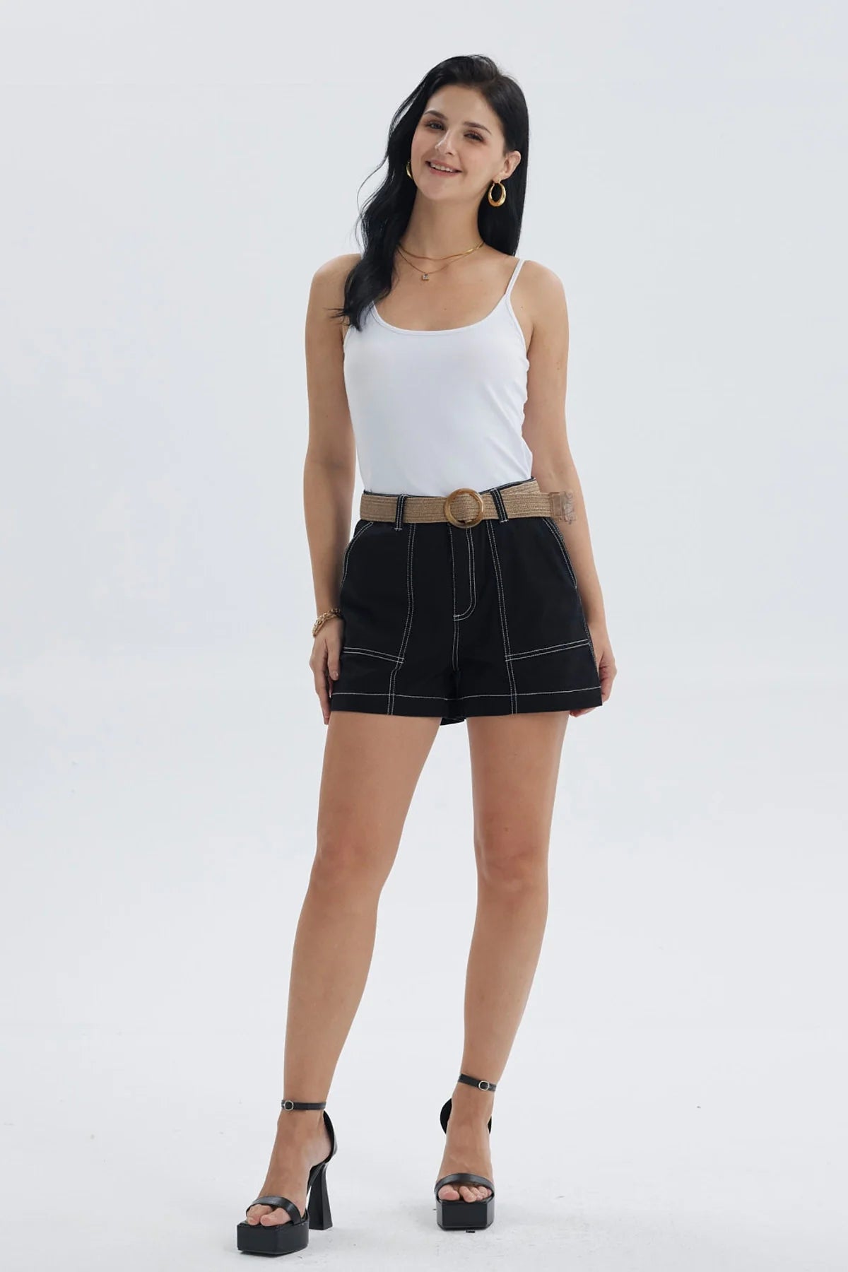 Short Mujer Con Cinturón Negro