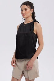 Blusa Mujer Satinada Aplicación Nudo Negro