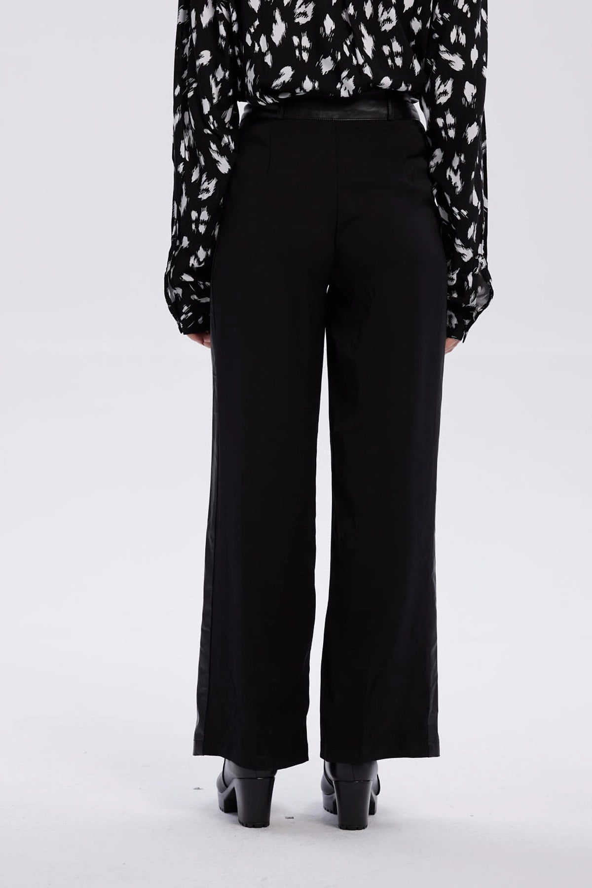 Pantalón Mujer Aplicación Pu Pretina Negro