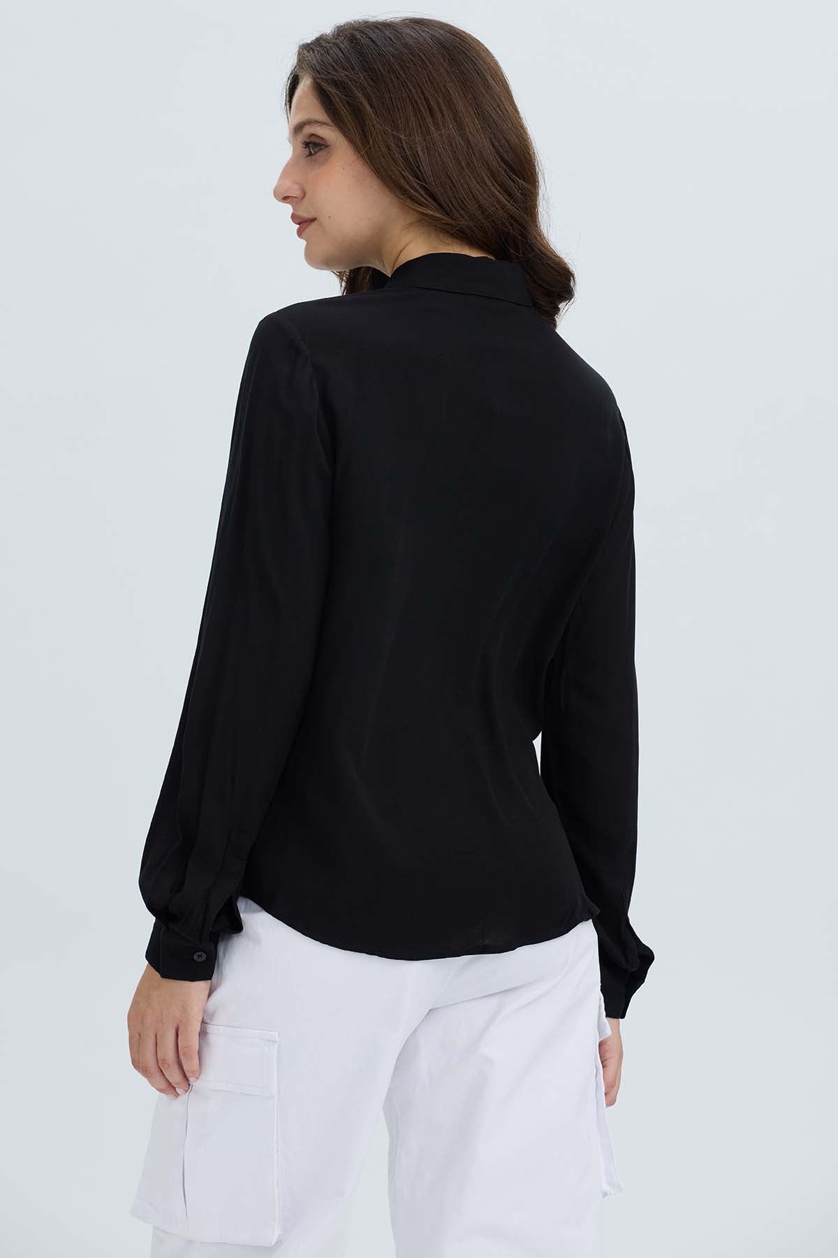 Blusa Mujer Abotonada Pliegues Negro