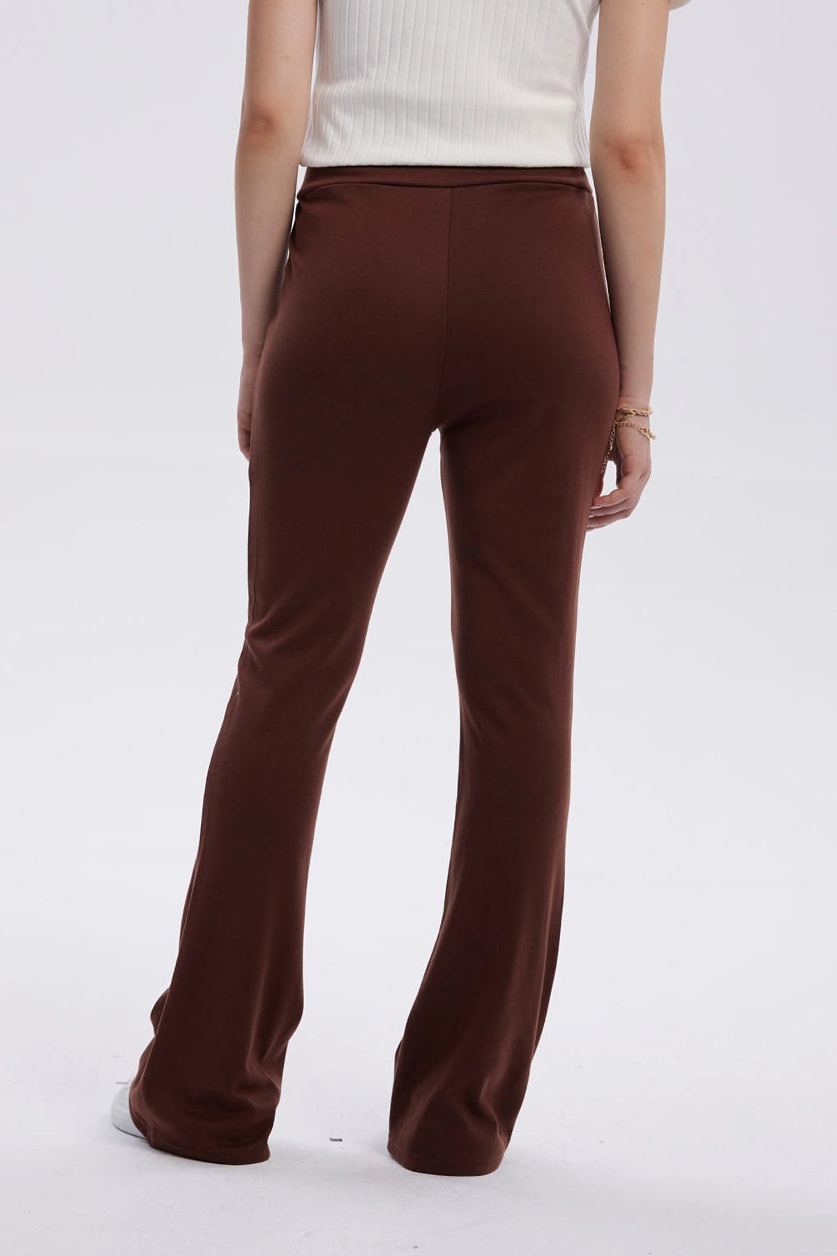 Calza Mujer Flare Piping Delantero Café Oscuro