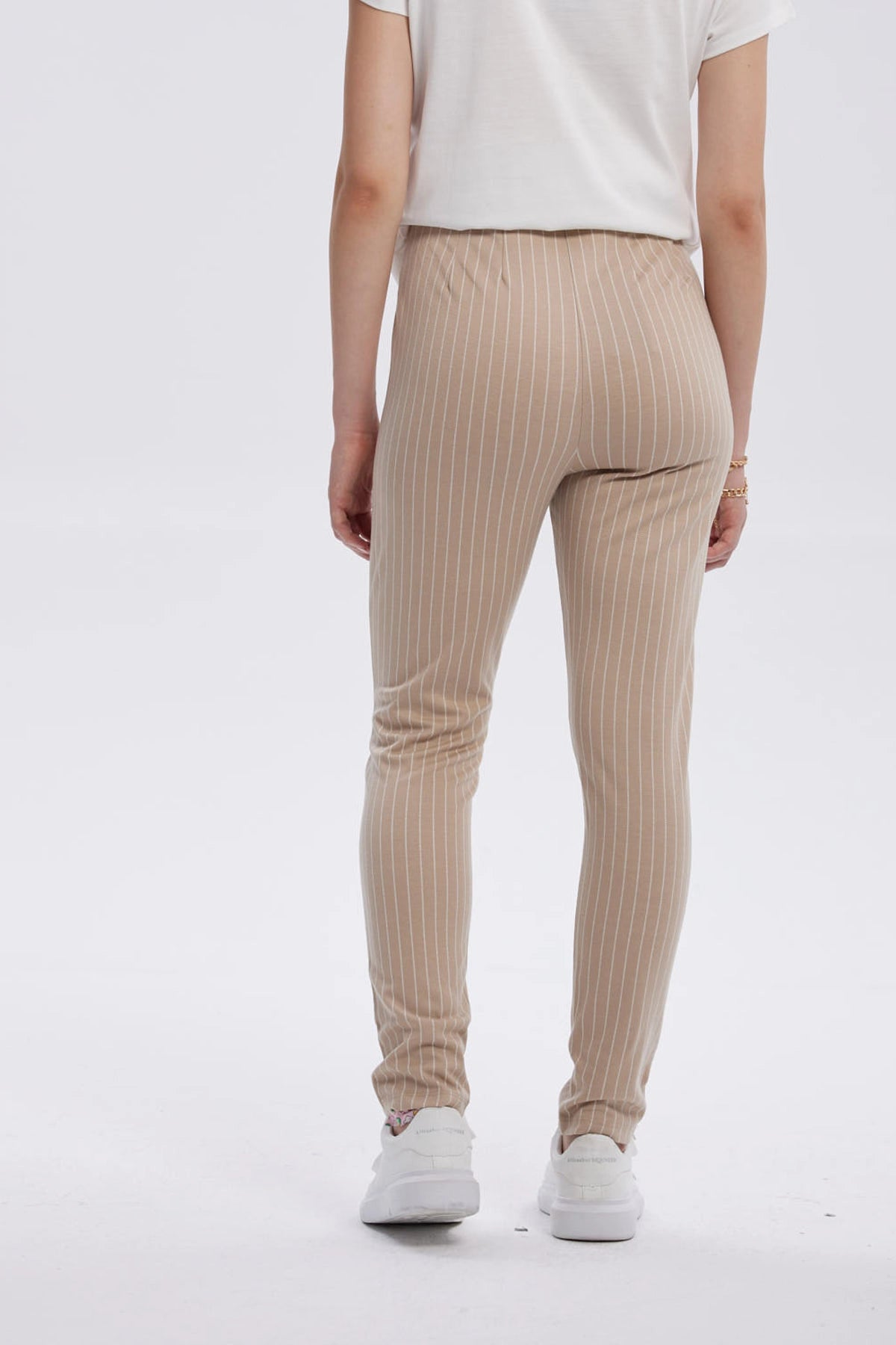 Calza Mujer Lineas Cierre Delantero Beige