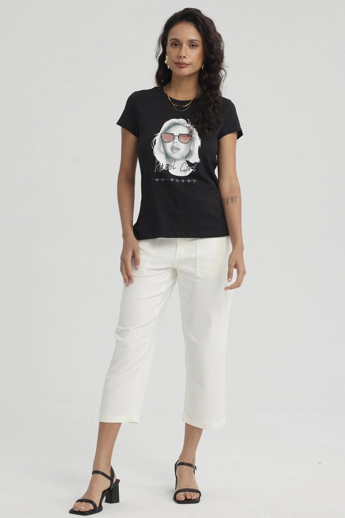 Polera Mujer Print Mujeres Con Aplicación Negro