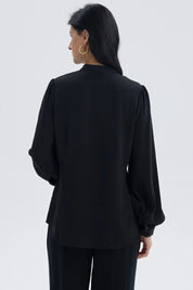 Blusa mujer negra con manga ancha y botones frontales estilo elegante