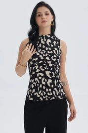 Polera mujer elasticada beige con estampado animal print en negro sin mangas