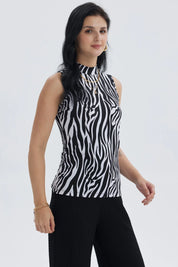 Polera sin mangas blanca con estampado de rayas negras tipo cebra