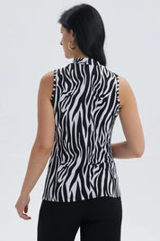 Polera sin mangas blanca con estampado de rayas negras tipo cebra