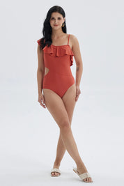 Traje de baño entero rojo con vuelo en un hombro y detalles modernos