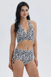 Traje de baño mujer blanco con estampado de leopardo y escote en V