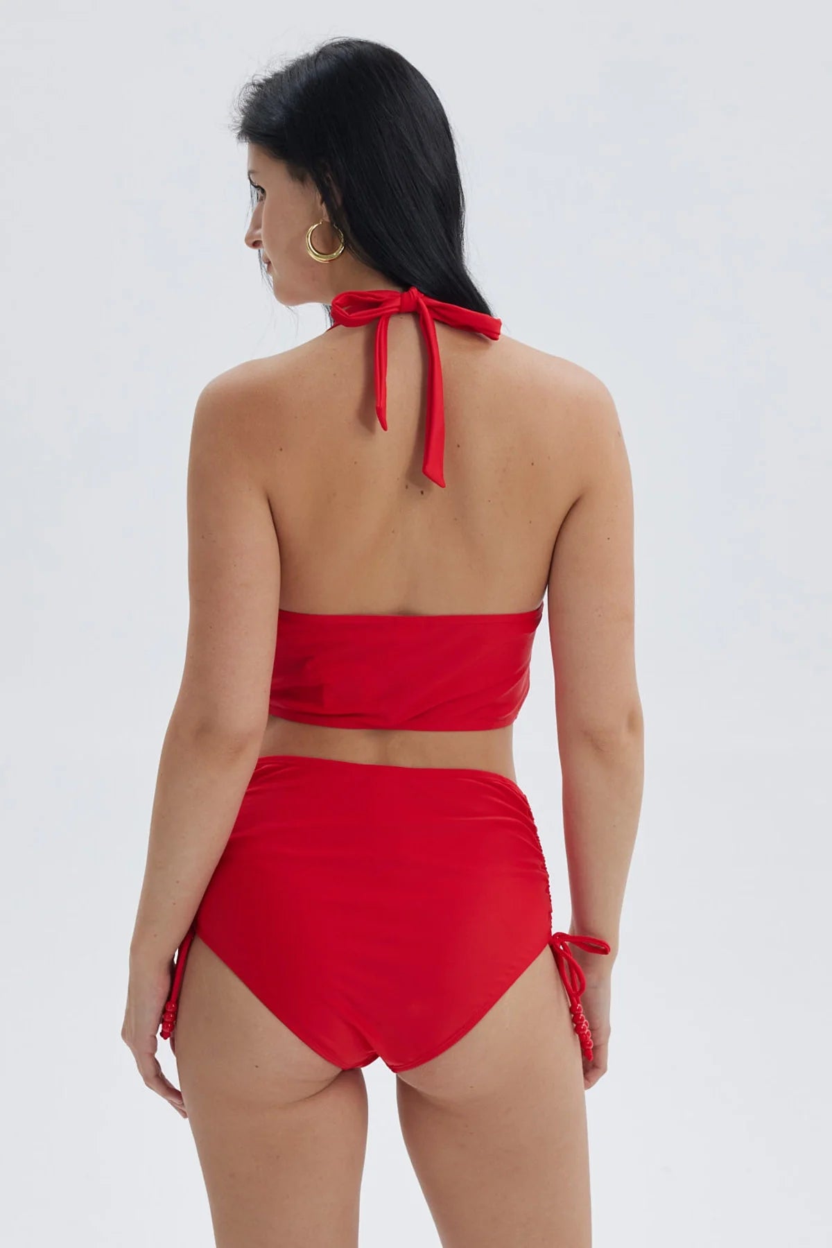 Traje de baño rojo para mujer con escote en V y detalles de ajuste en cintura