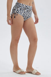 Traje de baño mujer calzón tiro alto blanco negro con estampado animal print